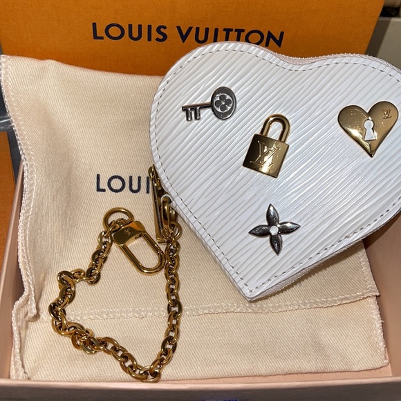 Louis Vuitton Heart Coin Purse with White Epi Leather brand new - Picture 3 of 14